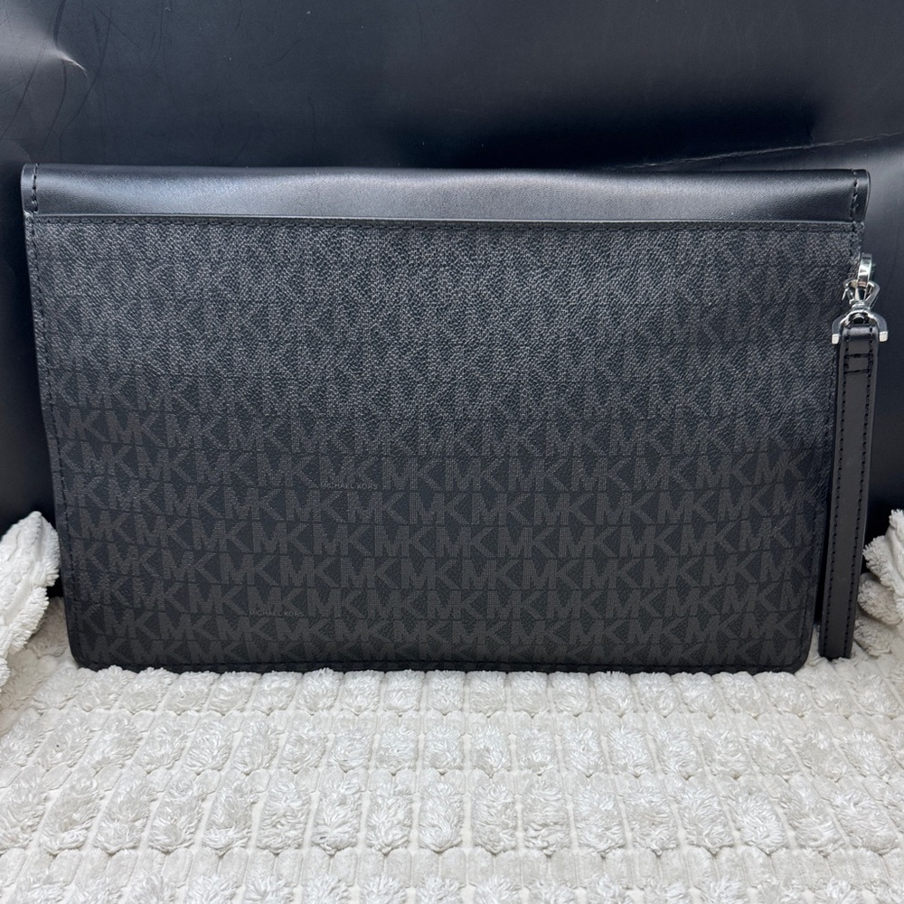 Michael Kors Wristlet Clutch - Picture 3 of 6